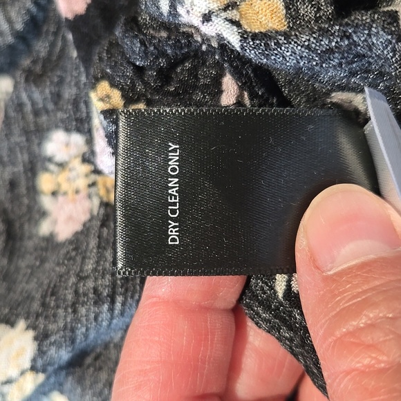 Torrid Black Floral Tank Size 00 - Picture 7 of 7